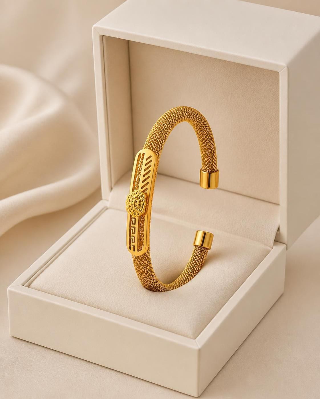 Regalia Mesh Lion Gold-Tone Stainless Steel Bangle